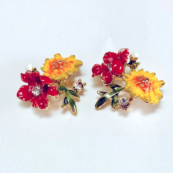 New red and yellow Rhinestone Decor Flower Design Stud Earrings - Picture 3 of 4